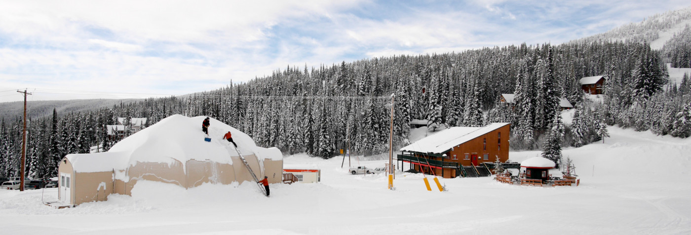 Baldy Lodge is located in the center of the ski area.