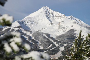 Big Sky Resort is massive: With a total terrain of 5,800 acres and a vertical drop of 4,366 ft, skiing at Big Sky makes for endless fun and burning legs.