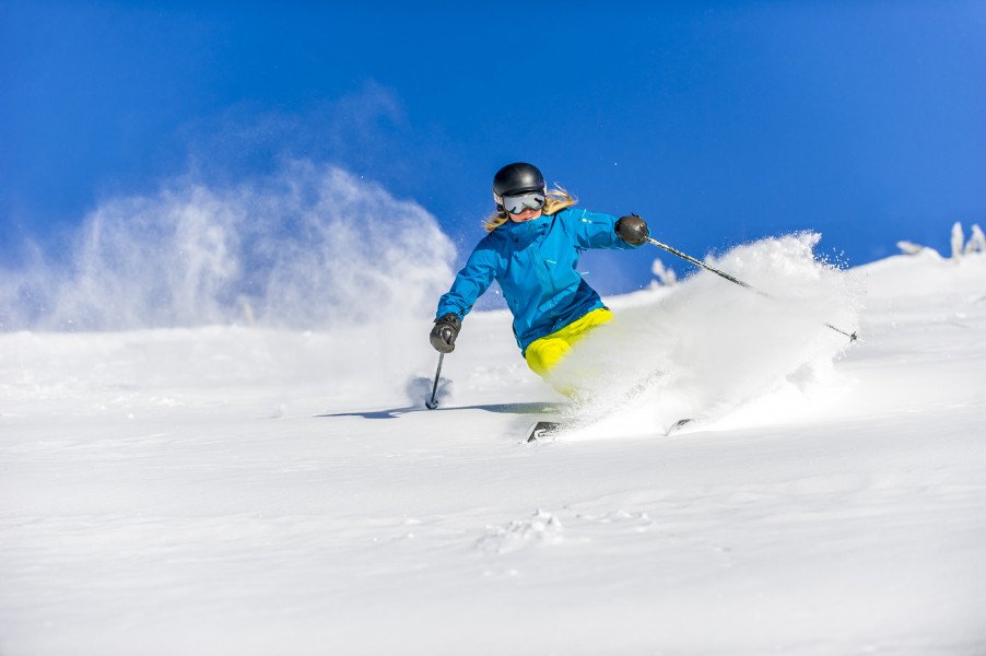 More experienced skiers will appreciate that more than half of the runs are designated to intermediate skills; 22 percent are dedicated to expert skiing and 6 percent are trails of extreme difficulty.