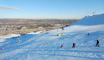 A large part of the slopes are relatively flat and hence perfectly suitable for beginners.