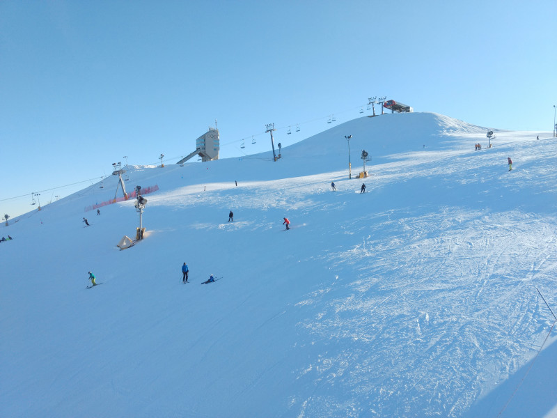 The steepest slopes of the resort provide space for more experienced skiers.