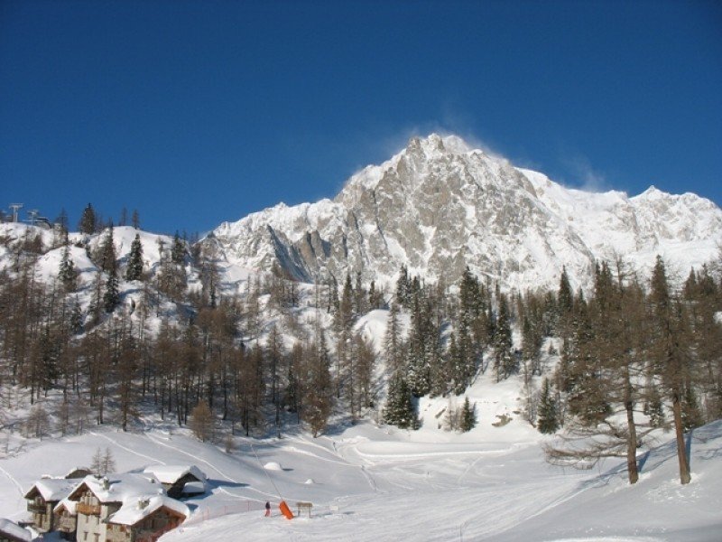 Courmayeur • Ski Holiday • Reviews • Skiing