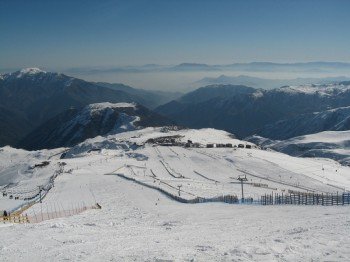 Gentle slopes and the local ski school make Farellones/El Colorado a great destination for families with beginner skiers among them.