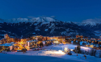 The ski resort is located between Grenoble and Nice.