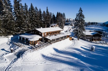 The self-service restaurant Garmischer Haus is open daily from 9 AM to 4 PM.