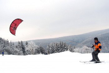 Try out snow kiting