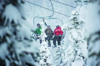 Snow guaranteed: an average of 440 centimeters of snow every year in Marmot Basin.