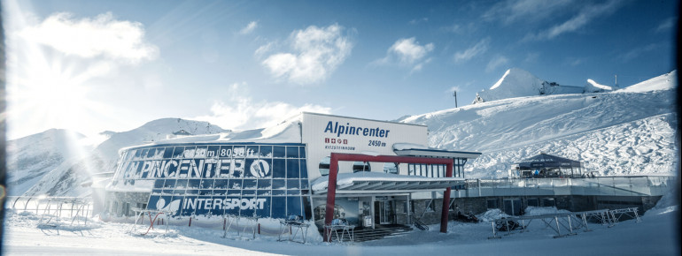 Two restaurants and a bar can be found in the Alpincenter.