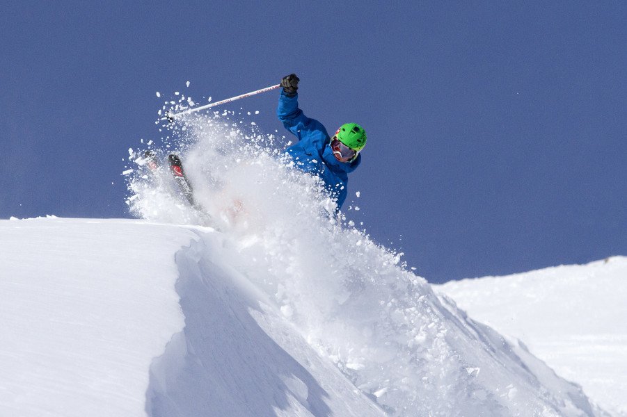 Due to the resort's plenty amount of runs, every skier will find their favorite slope in Lake Louise.