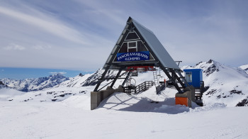 The Klühspies panorama lift is a 2-seater chairlift.