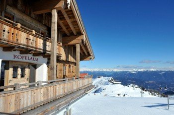 25 ski huts and piste restaurants provide food and drink in the ski area.