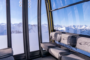 The old aerial tramway on the Nebelhorn has been replaced by 10-seater gondolas with seats