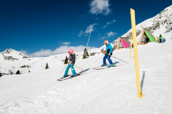 Whether with a ski instructor or parents, everyone can learn to ski in Obertauern.