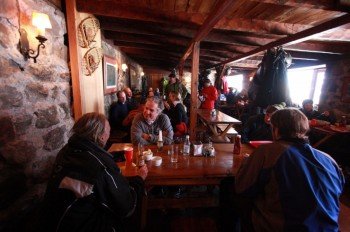 Lunch and dinner in Portillo are fun and friendly, whether you pay a visit to the main dining room, the Portillo bar or the mountainside restaurant Tio Bob's.