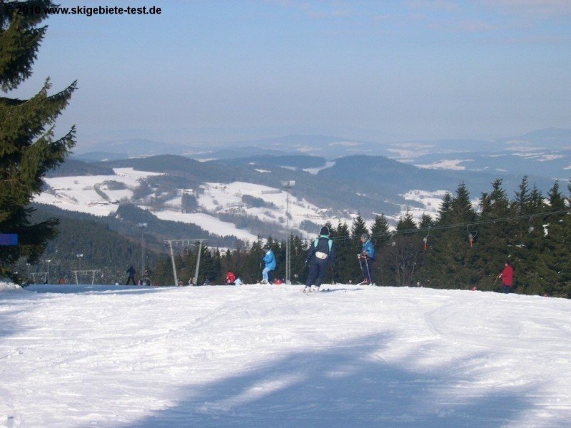 The ski area awaits you with a great view over the Bavarian forest.