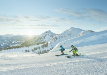 The Reiteralm offers ideal conditions for advanced skiers and snowboarders, featuring 23 km of red-marked slopes.