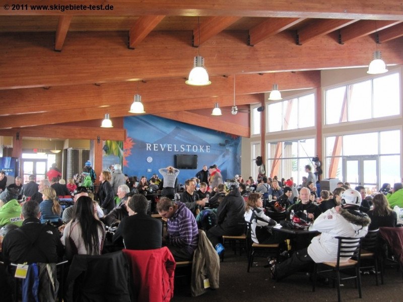 Revelstoke has plenty on-mountain huts where you can grab a snack and a drink during a long, fun day on the slopes.