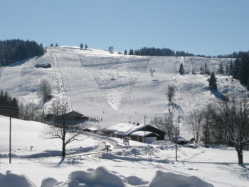The Thalerhöhe ski lifts offer easy to medium-difficult descents