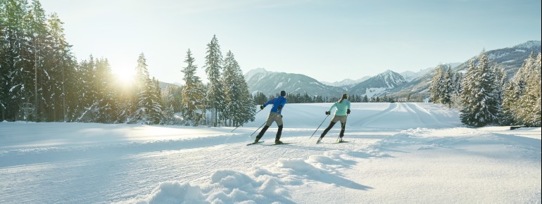 Abseits der Pisten locken Winterwanderwege, Pferdeschlittenfahrten und rund 60 km Langlaufloipen.