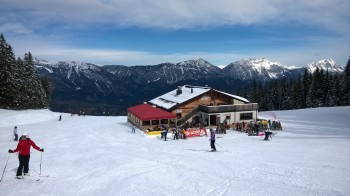 Auch hier spielt an Wochenenden oft Live-Musik: Die Du & I Alm am Hauser Kaibling