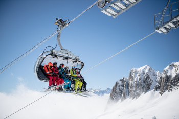 Für die Beförderung der Wintersportler sorgen in Andermatt Sedrun 22 Lifte und Bahnen.