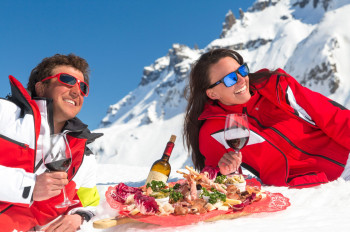 Im Restaurant Viel dal Pan mit Ausblick auf den Sellastock wird in einem eleganten und privaten Ambiente italienische Küche vom Feinsten serviert.