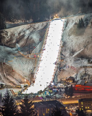 Der Snowboard-Weltcup macht jedes Jahr auf der Buchebenpiste in Gastein Station.