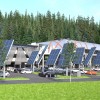 15 Solarbäume werden am Parkplatz der Talstation aufgebaut.