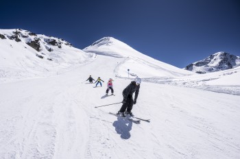 Das Skigebiet See überzeugt mit aussichtsreichen Abfahrten und übersichtlichem Gelände.