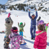 In der Schneesportschule Bivio erlernen die Kleinen spielerisch das Skifahren.