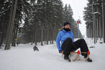 Nach dem Skifahren bietet sich eine Fahrt mit dem Schlitten an