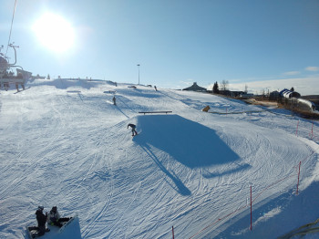 Insgesamt sorgen zwei Snowparks, hier der Winsport Park, für Abwechlsung bei Freestylern.