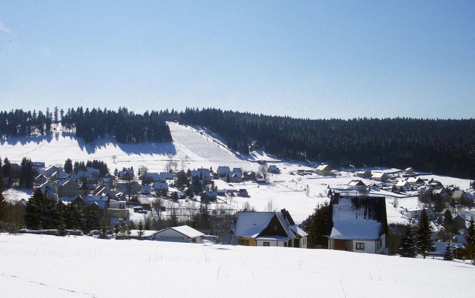 Blick auf den Skihang in Carlsfeld