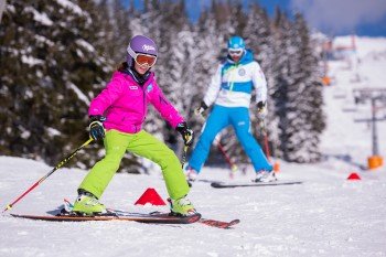 Die einzige autorisierte Skischule im Skigebiet ist die Schneesportschule Krvavec.