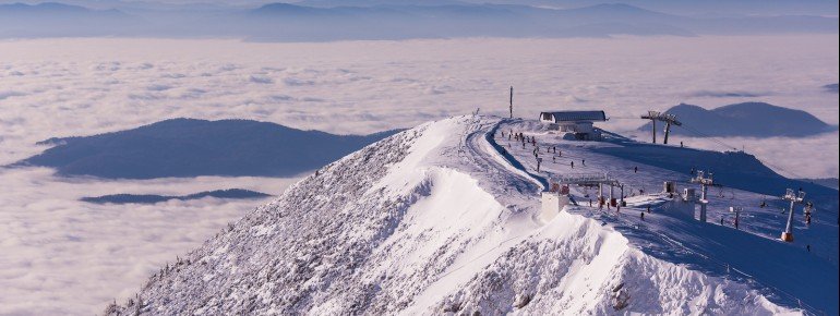 Das Skigebiet Krvavec liegt in den Steiner Alpen in Slowenien und nur 25 Kilometer entfernt von der Hauptstadt Ljubljana.