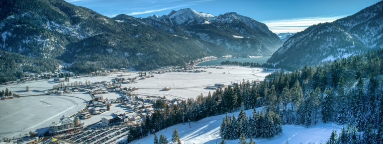 Blick vom Skigebiet Christlum auf Achenkirch und den Achensee