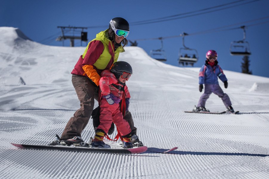 Das 1972 eröffnete Skigebiet Copper Mountain wartet mit 23 Liftanlagen auf begeisterte Skifahrer und Snowboarder.