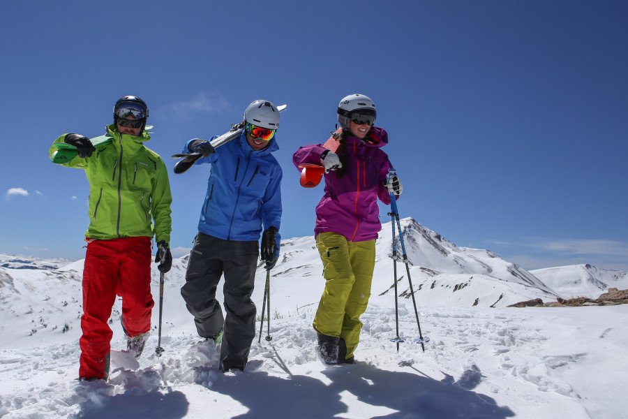 Eine kostenlose Snowcat-Fahrt in das Tucker Mountain Teilgebiet ist für fortgeschrittene Skifahrer absolut empfehlenswert.