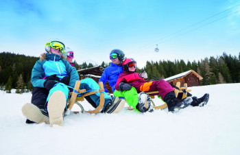 Die Schlittelbahn bietet Spaß für die ganze Familie.