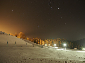 Die Pisten im südlichen Teil des Skigebiets können beleuchtet werden.