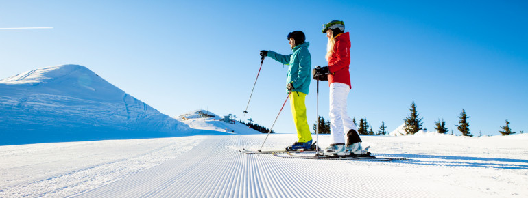 Auf der Familienabfahrt vom Kreuzkogel geht's hinunter bis ins Tal.