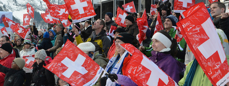 Tausende Zuschauer pilgern jedes Jahr zum Weltcup der Skispringer nach Engelberg.