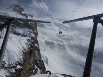 Die Rotair-Bahn dreht sich auf der Fahrt zum Titlis um 360°