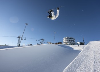 Die größte Halfpipe Europas steht in Laax.