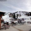 Morgendlicher Blick auf den 4er Sessellift Dreamcatcher, der die Skifahrer von den Parkplätzen ins Skigebiet bringt.