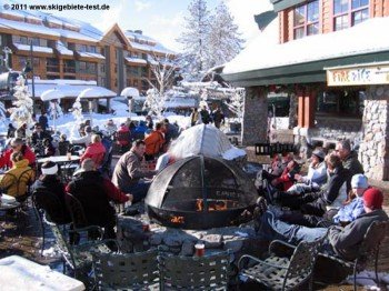 Fire &Ice Bar an der Talstation der Village Gondola!