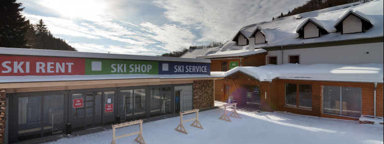 Skier können direkt vor Ort ausgeliehen werden.