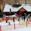 In zwei Kinderparks machen die Jüngsten ihre ersten Versuche mit den Skiern.