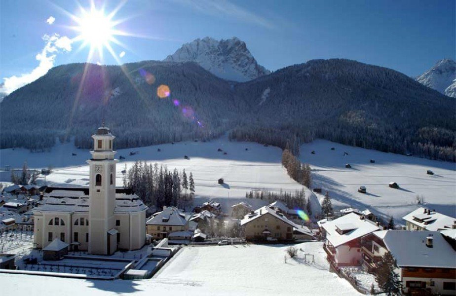 Blick auf die Gemeinde Göstling im Bezirk Scheibbs in Niederösterreich. Hier findet man unter anderem wunderschöne Winterwanderwege.