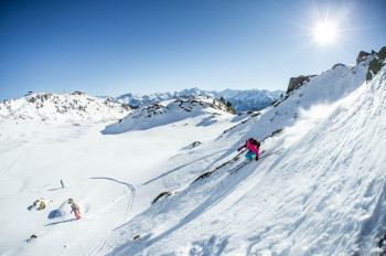 Im Skigebiet Hochzillertal gibt es 14 Kilometer schwarze Pisten.